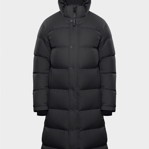 Women's Black Puffer Coat Aritzia super puff - Picture 2 of 2